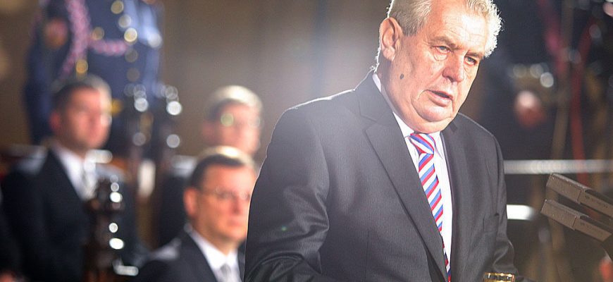 Staronový pan prezident Zeman se stále chová jako buran z „horní dolní“.