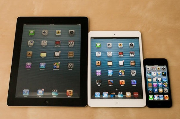 Srovnání velikostí - klasický iPad, iPad mini a iPhone