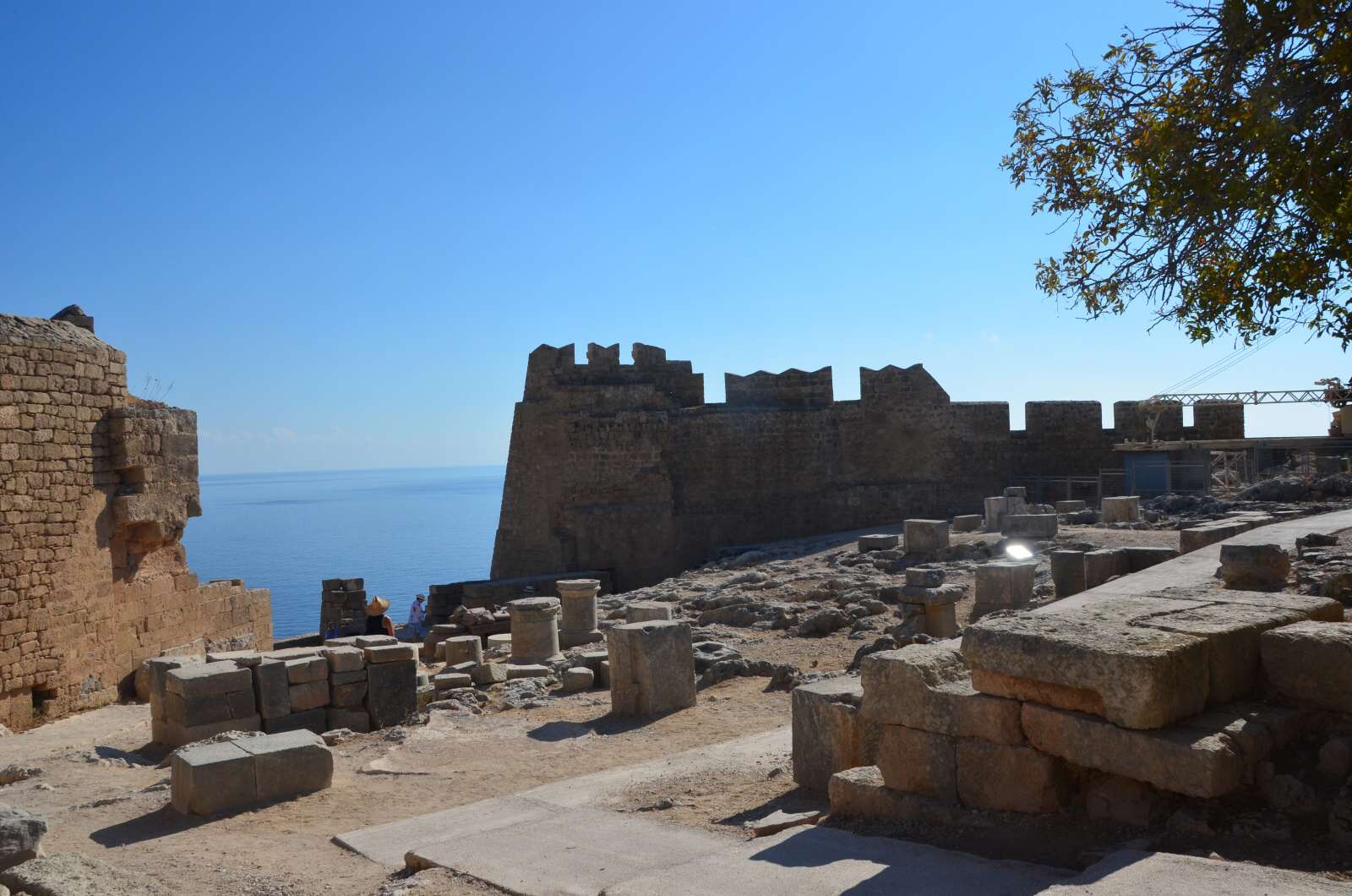 Foto 6: Zbytky starověké akropole a středověké johanitské pevnosti, Lindos, Řecko, Rhodos