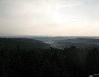 Nahoře na kopci je to pořád stejně krásné, vylezl jsem si na rozhlednu na Anenském vrchu (992 m.) a užíval si krásný rozhled na Česko i Polsko.