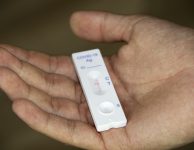 Vláda v čela s premiérem Babišem, navrhuje od listopadu 2021, zkrácení platnosti testů na COVID na 1 den (antigenní test) a 3 dny (PCR test). Od prosince 2021, by už neměl být nárok na bezplatné testy na COVID. A výhledově, by bez očkování nebylo možné jít do restaurace (či jinam).