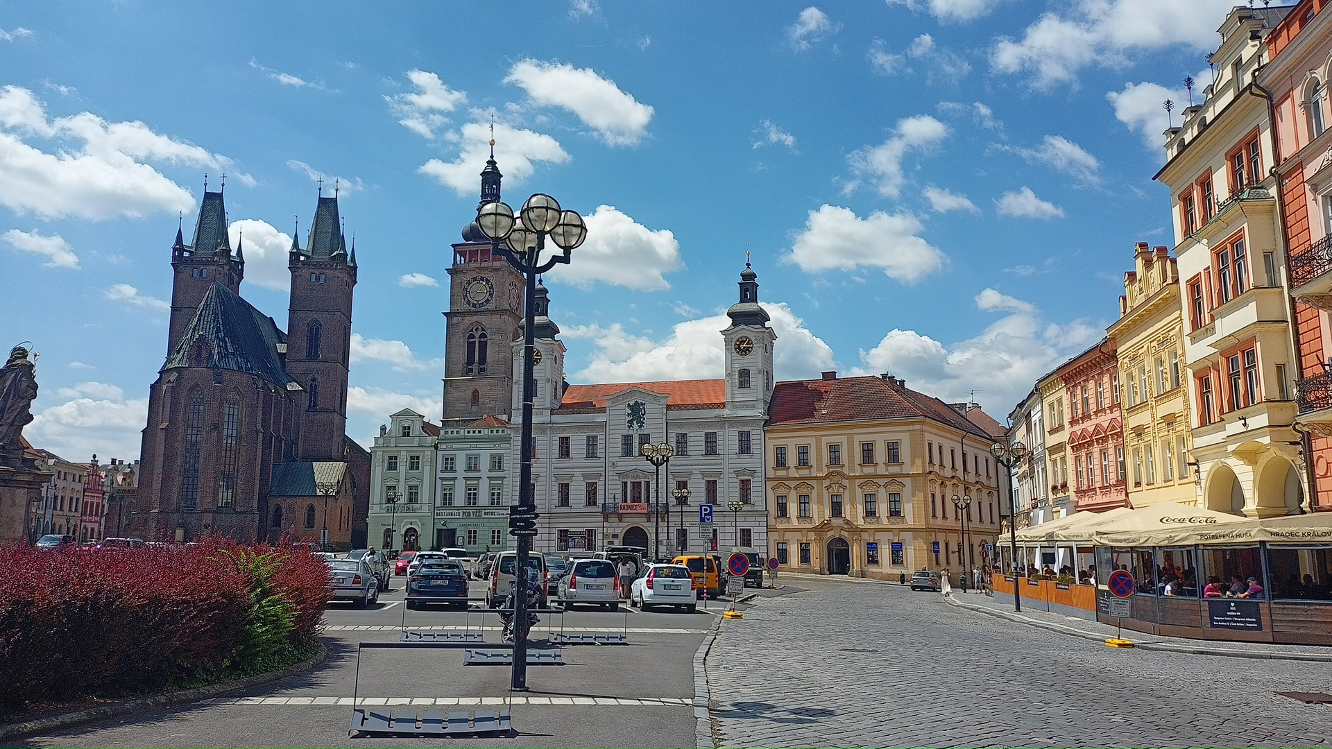 Náměstí Hradec Králové – v Hradci jsem se moc nezdržoval. Jen jsem doplnil zásoby vody a kalorií, a pokračoval dál. 